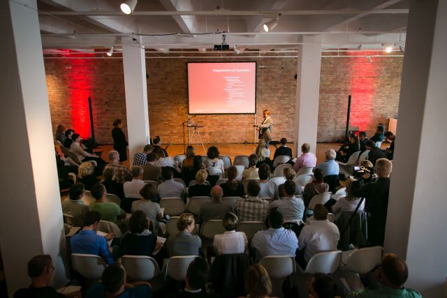 Full House im großen Saal des Spreespeichers an der Oberbaumbrücke/Osthafen in Berlin_61-4.BBF_®andreas_winter_klein_2014